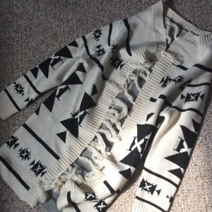 Thick patterned sweater cardigan